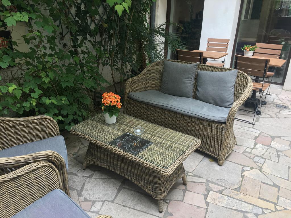 Hotel Central Авиньон Екстериор снимка